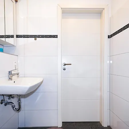 B-113 Elegantes Meerblick-apartment Зирксдорф